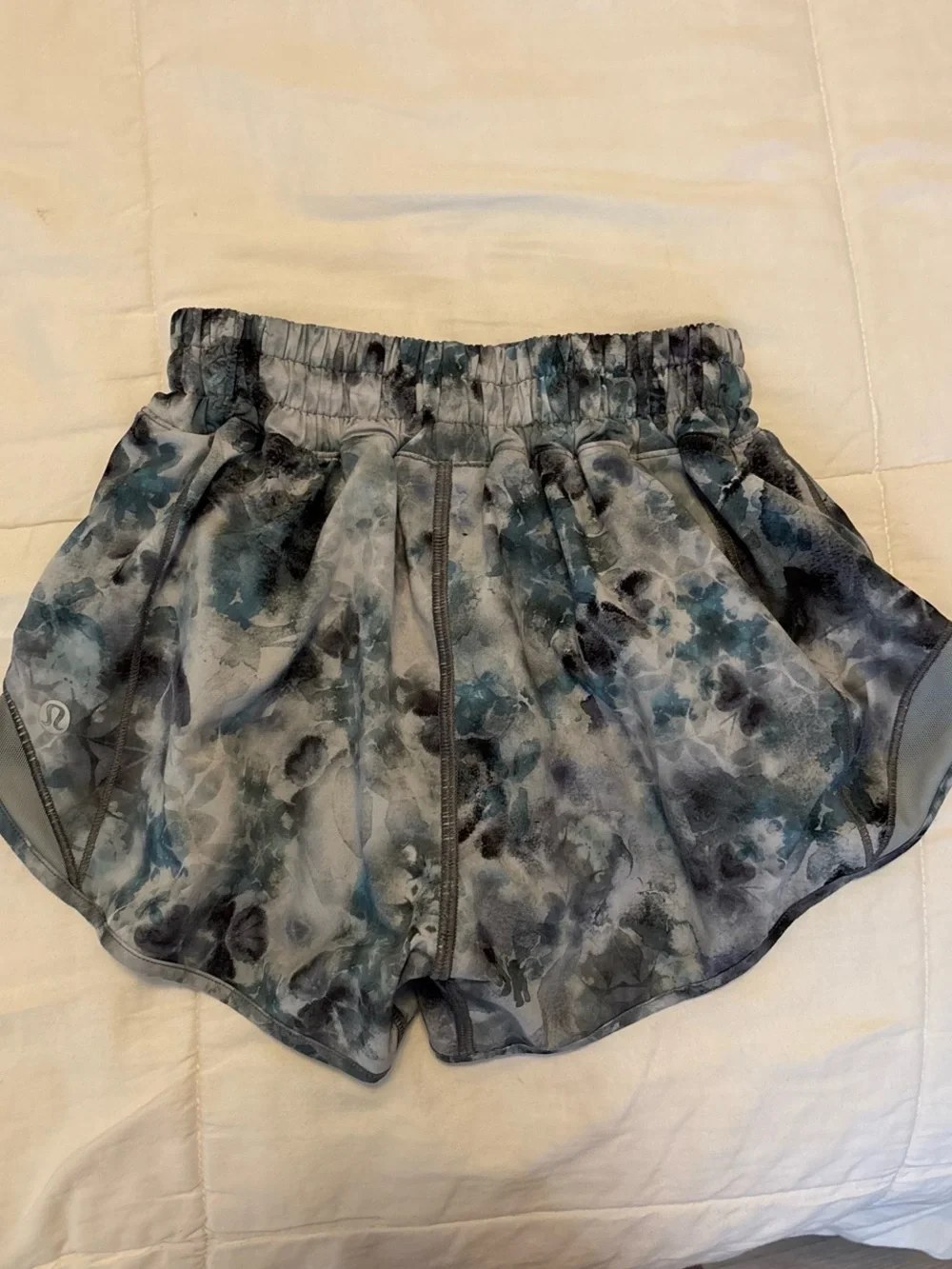 Lululemon Women’s Athletic Shorts - Gray Blue Floral Print